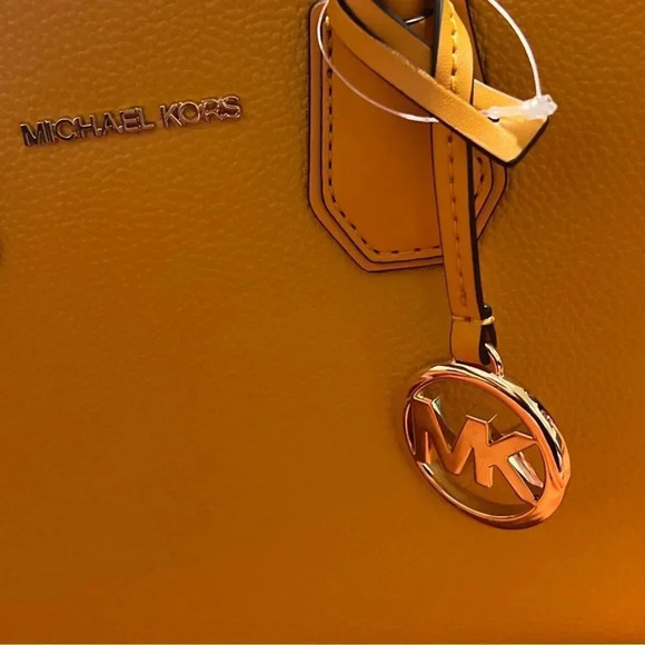 MICHAEL KORS MERCER Medium Messenger Crossbody Bag Honeycomb Leather NWT… - Picture 13 of 16